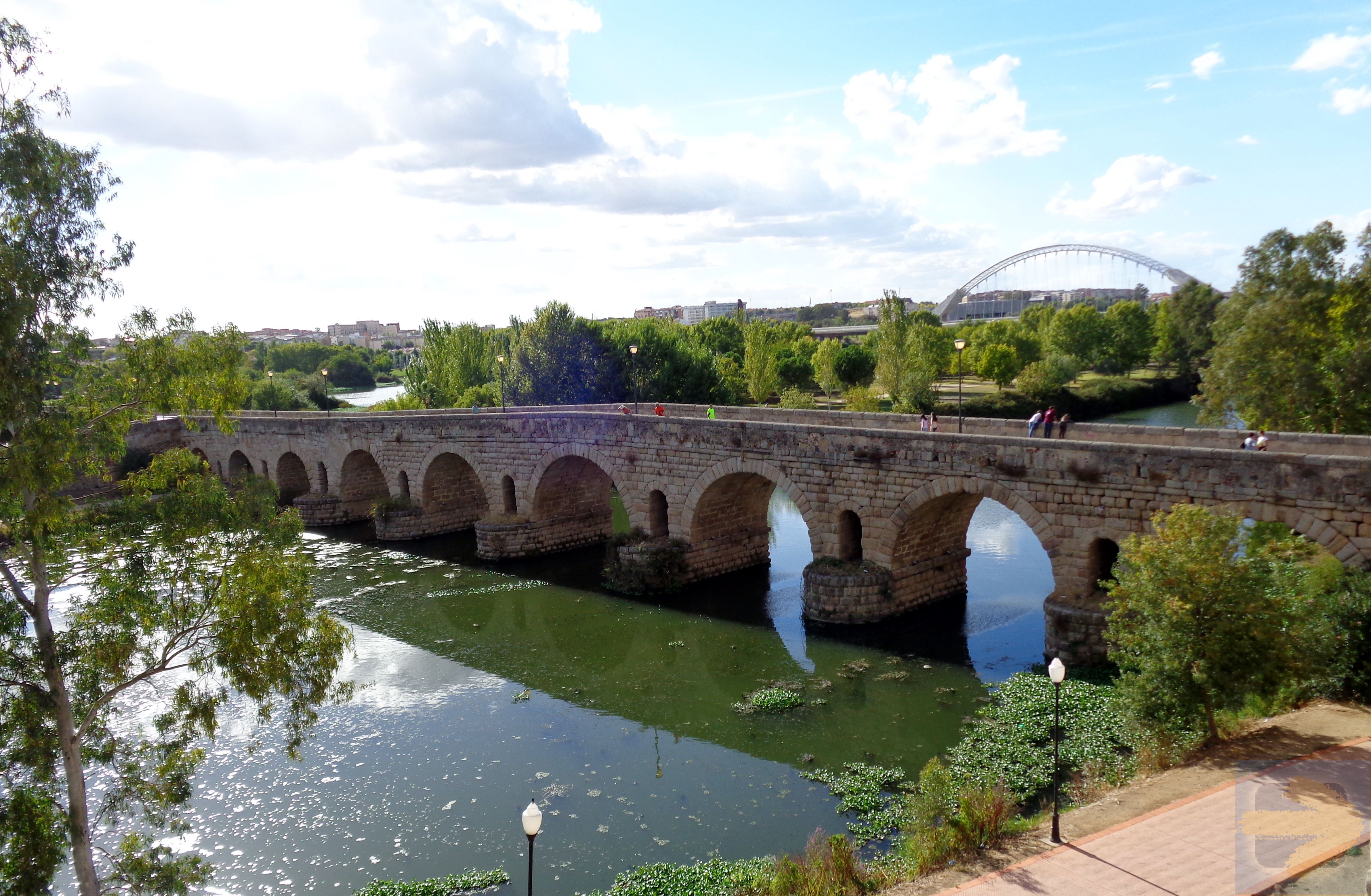 Merida, Bridge into the City