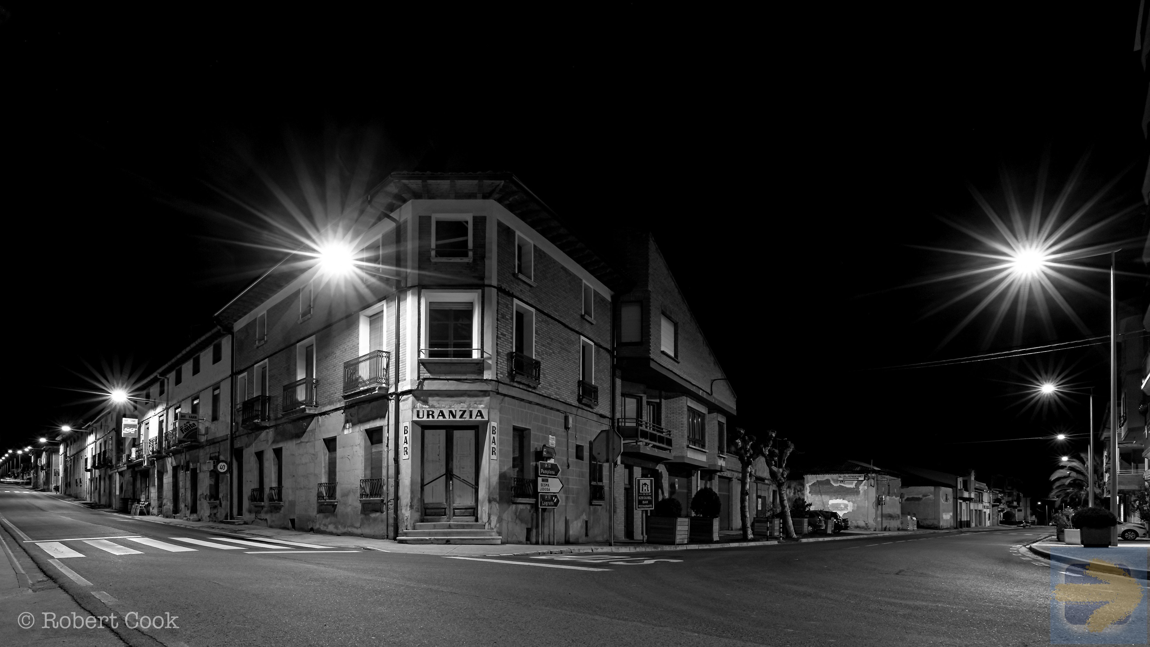 Carretera Crossroad at night