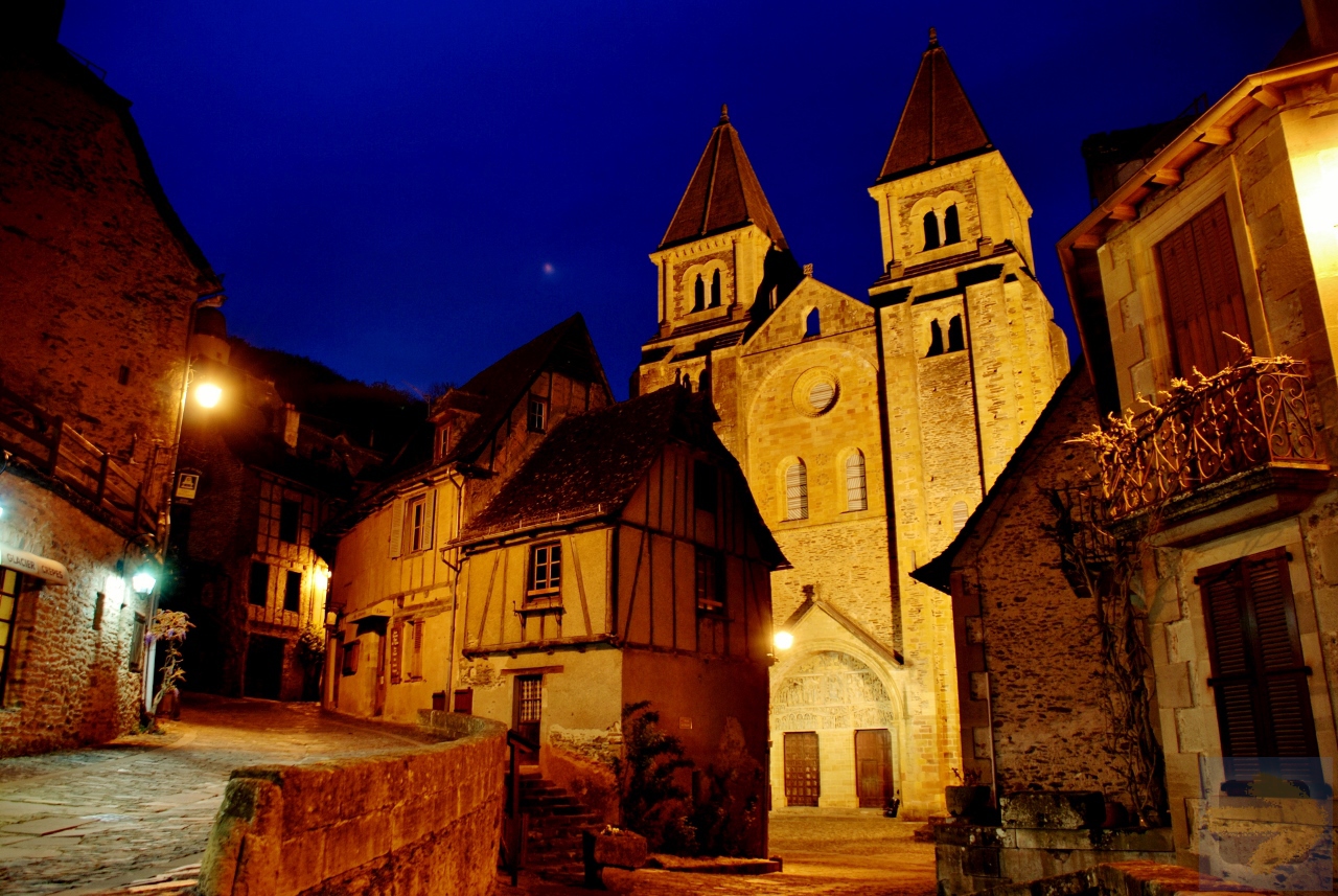 Conques Nightime
