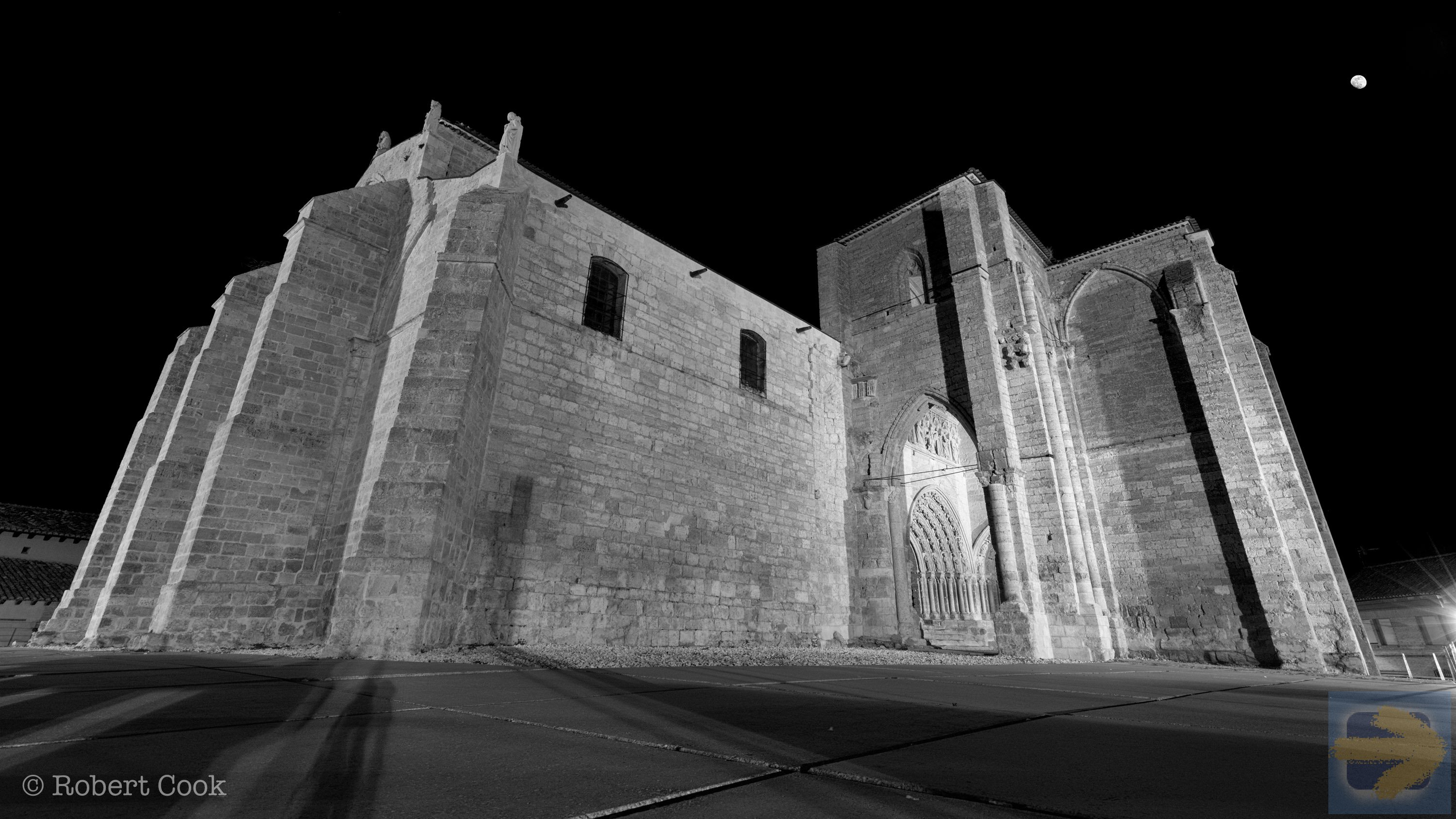 Iglesia de Santa María la Blanca at night