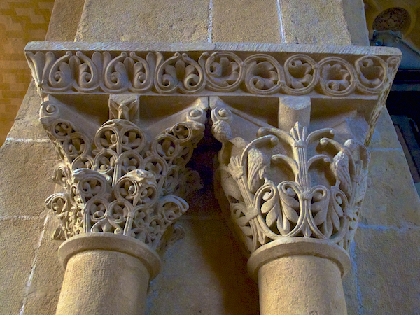 Lescar church columns