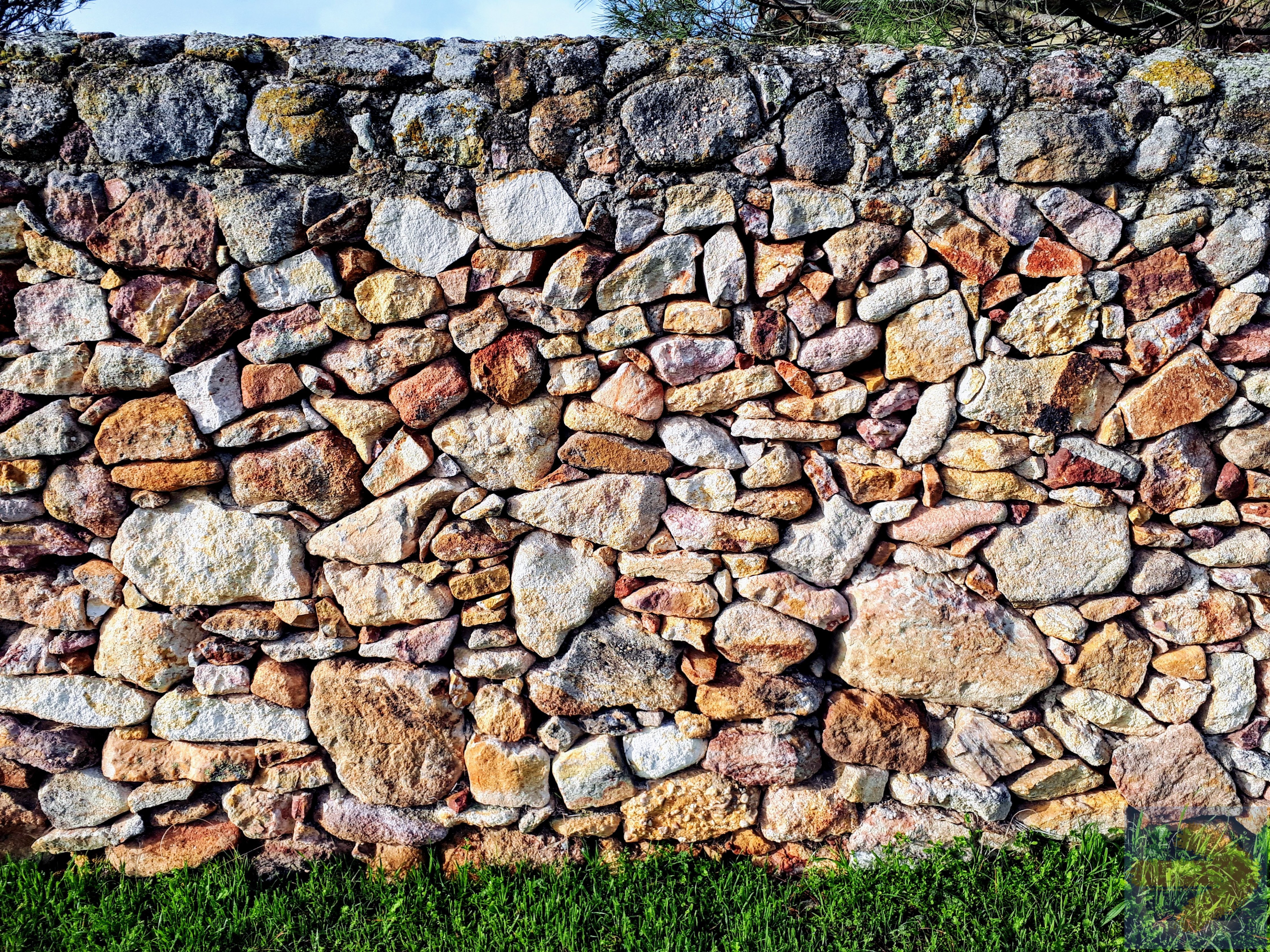 VdlP: Newly cleaned stone wall
