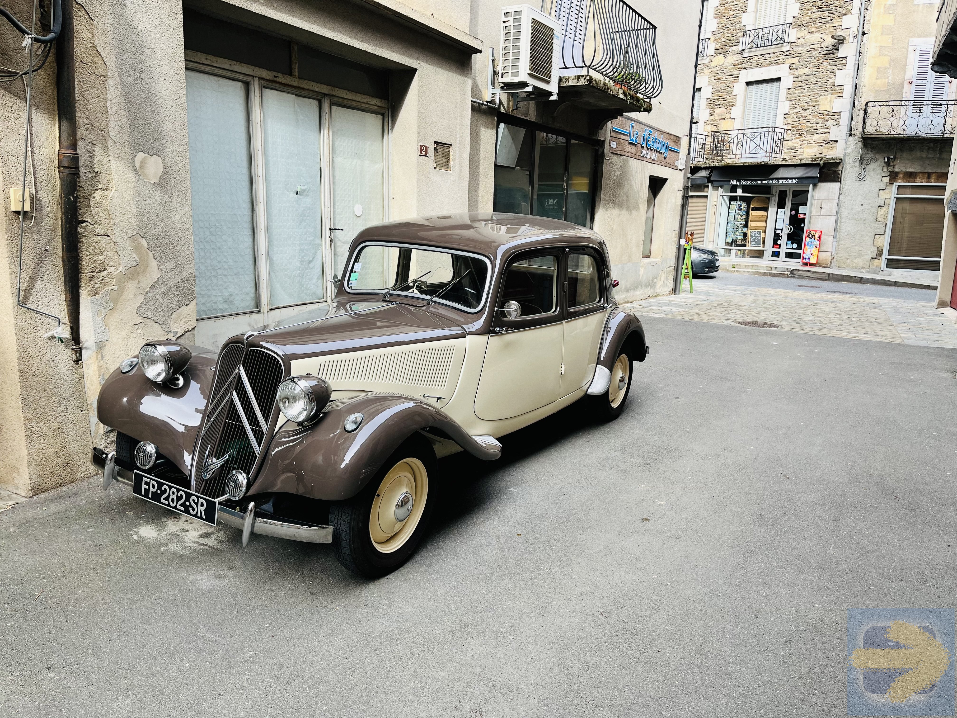 Vintage Car in Espuiac
