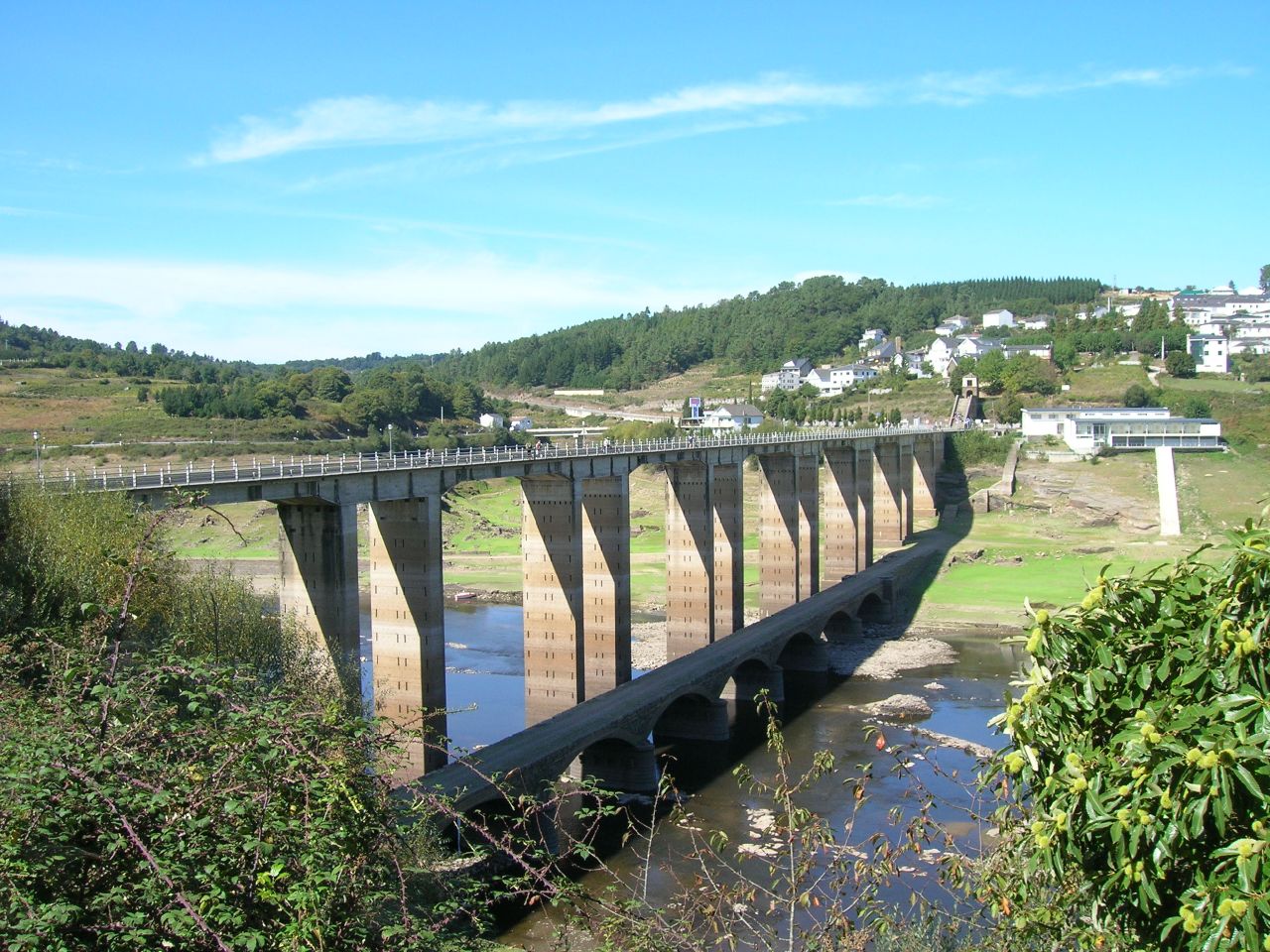 Bridge%2C_Mi%C3%B1o_river%2C_Portomar%C3%ADn%2C_Lugo%2C_Spain.jpg