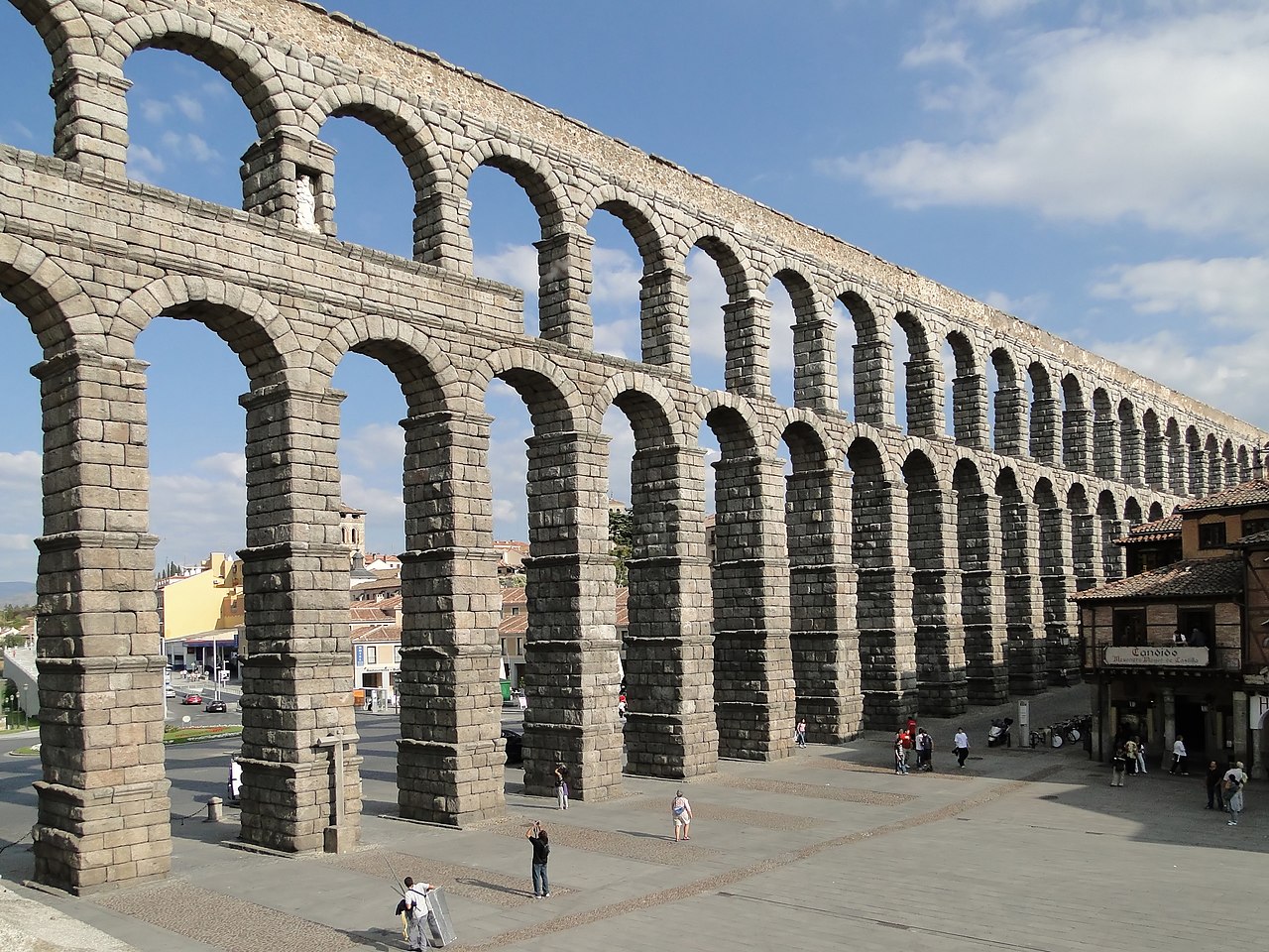 1280px-Aqueduct_of_Segovia_08.jpg